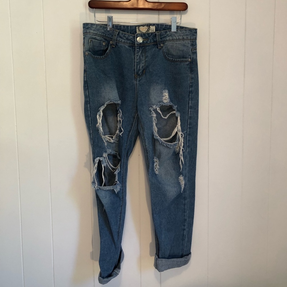 Distressed boyfriend jeans
